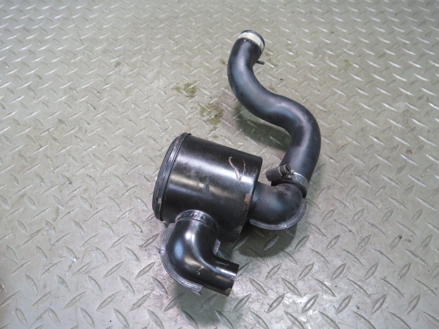 1985-1986 Porsche 928 S 5.0L V8 Smog Pump Air Cleaner Filter Canister 9281131450