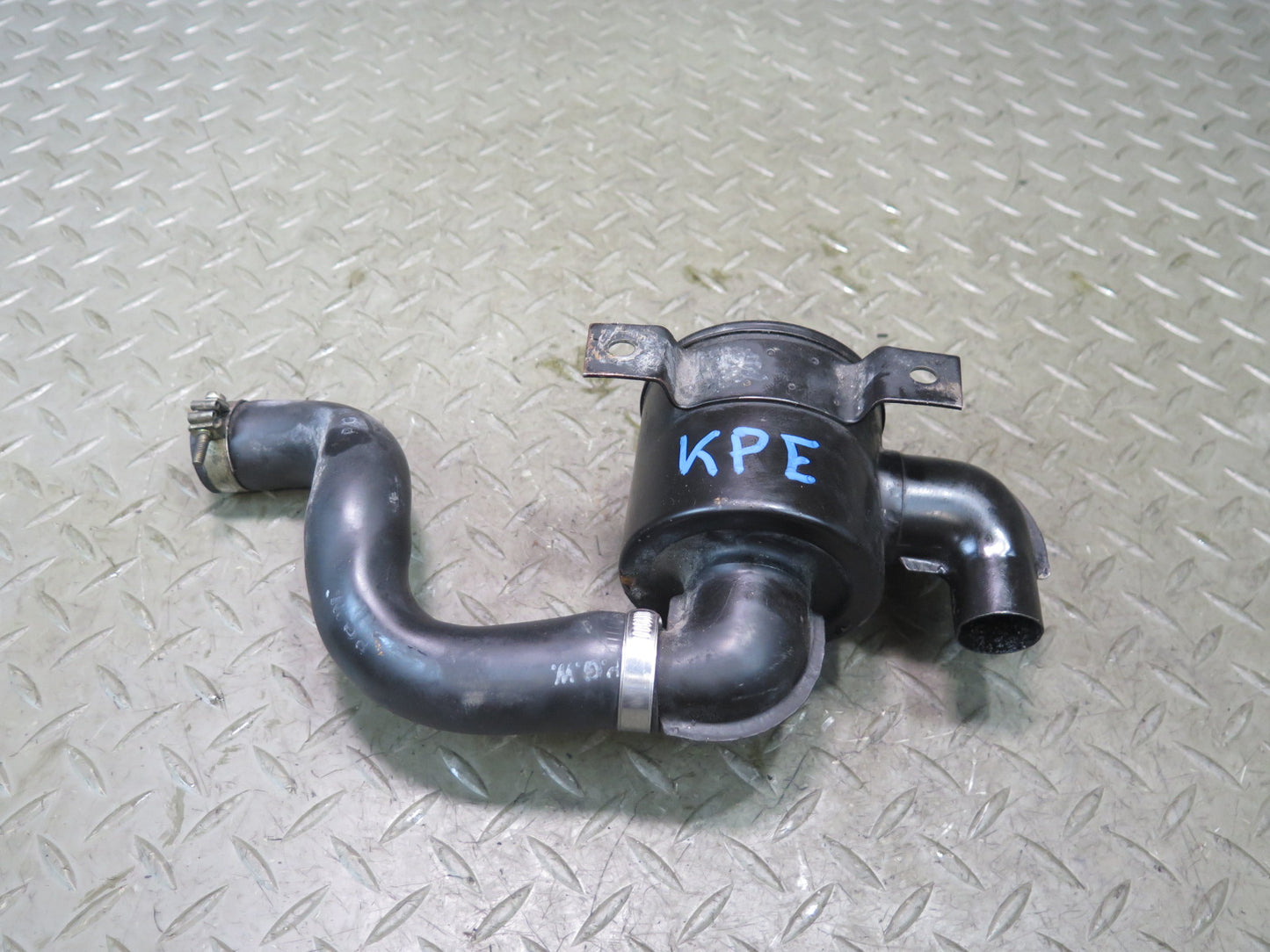 1985-1986 Porsche 928 S 5.0L V8 Smog Pump Air Cleaner Filter Canister 9281131450