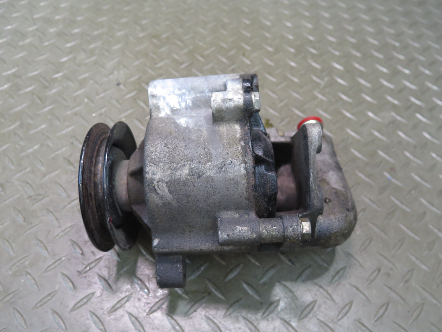 1985-1986 Porsche 928 S 5.0L V8 Air Smog Injection Auxiliary Pump 92811310906