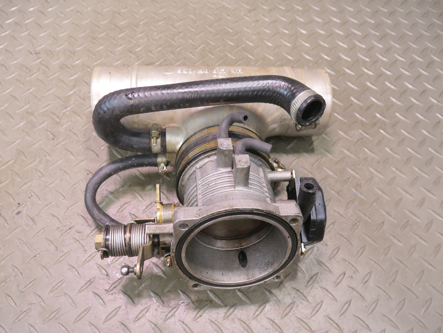 1985-1986 Porsche 928 S 5.0L V8 Engine Intake Manifold T Pipe W/ Throttle Body