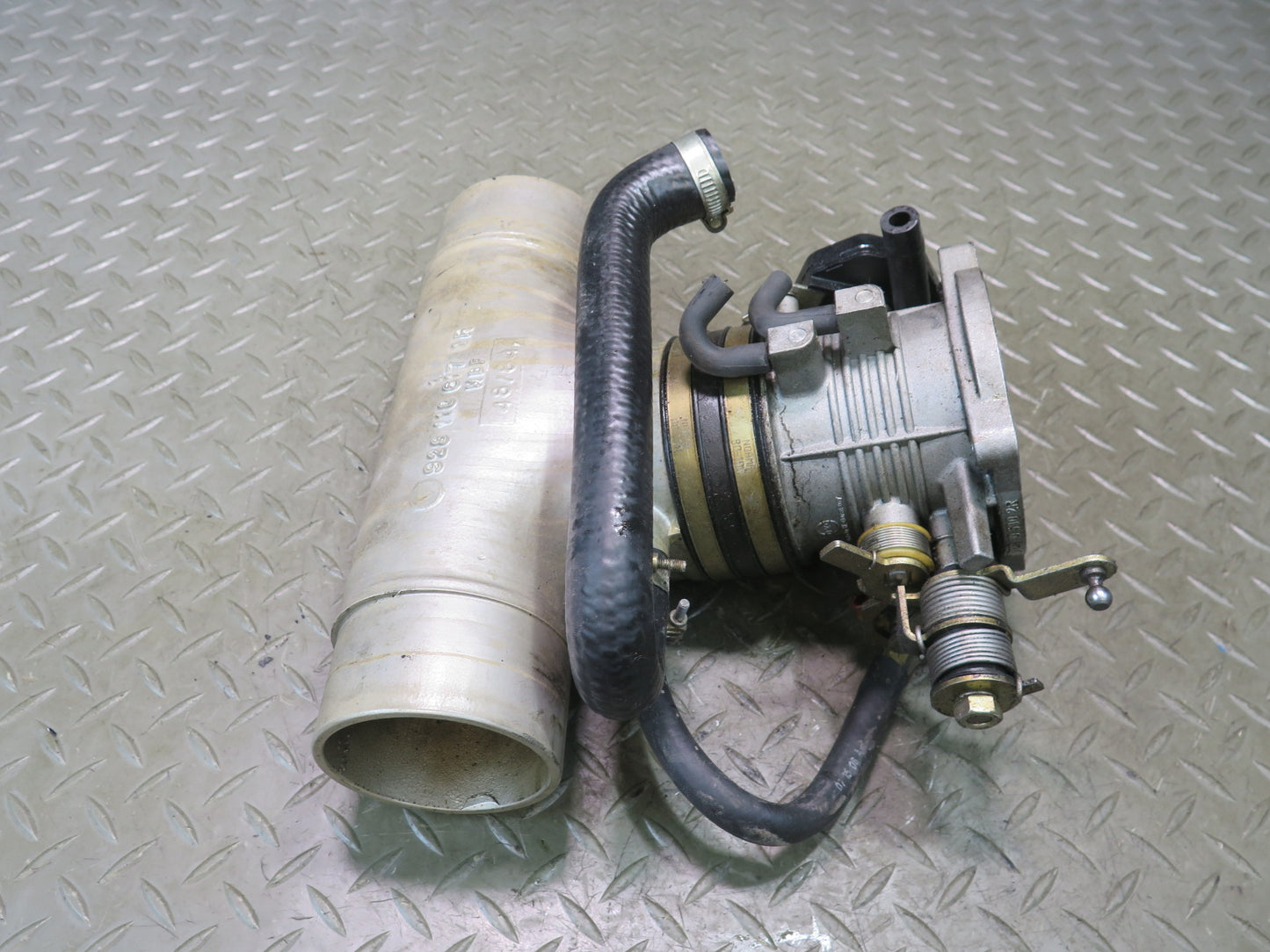1985-1986 Porsche 928 S 5.0L V8 Engine Intake Manifold T Pipe W/ Throttle Body