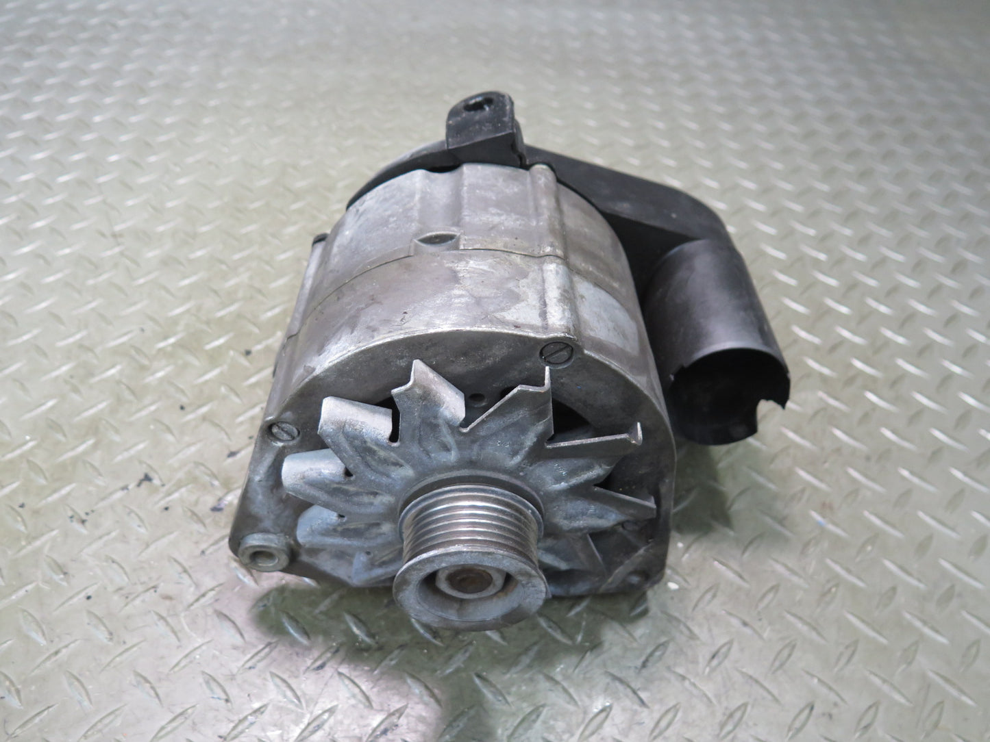 1985-1986 Porsche 928 S 5.0L V8 Engine Motor Alternator Generator