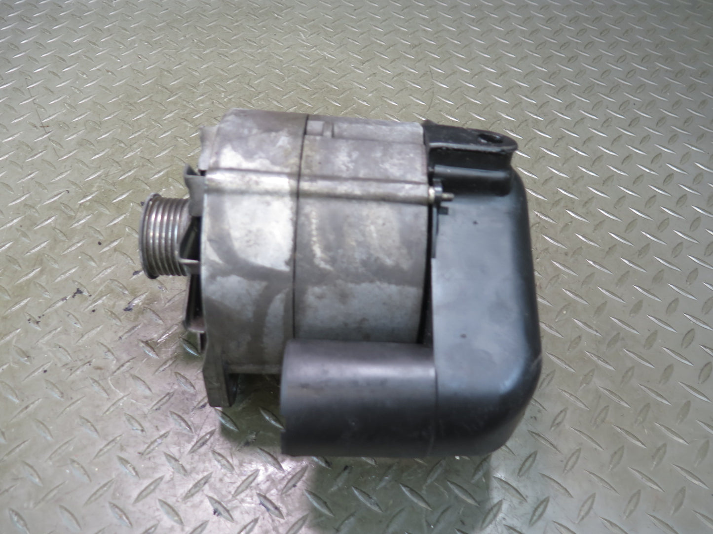 1985-1986 Porsche 928 S 5.0L V8 Engine Motor Alternator Generator