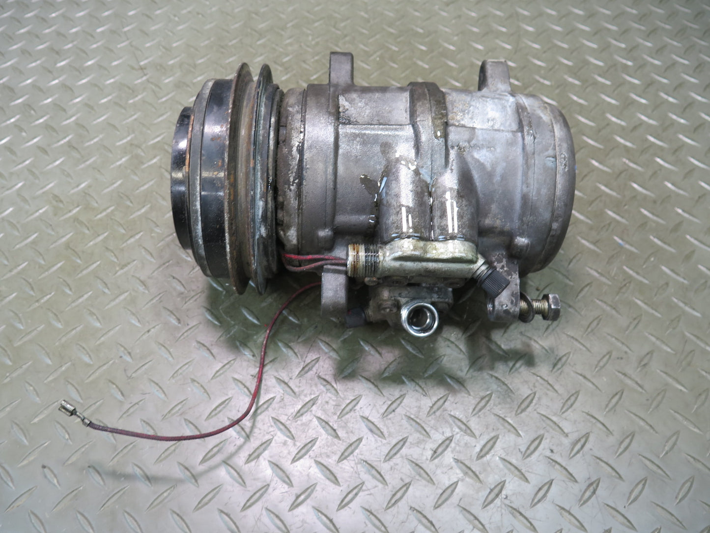 1985-1986 Porsche 928 S 5.0L V8 A/C Air Conditioning Compressor Pump