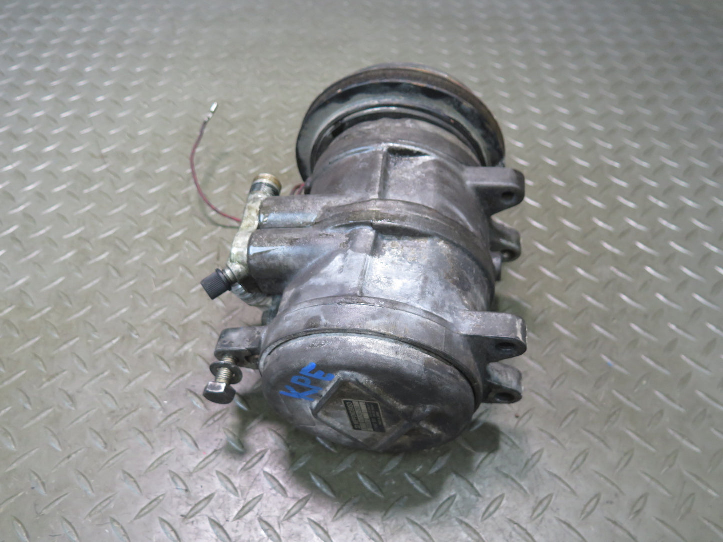 1985-1986 Porsche 928 S 5.0L V8 A/C Air Conditioning Compressor Pump