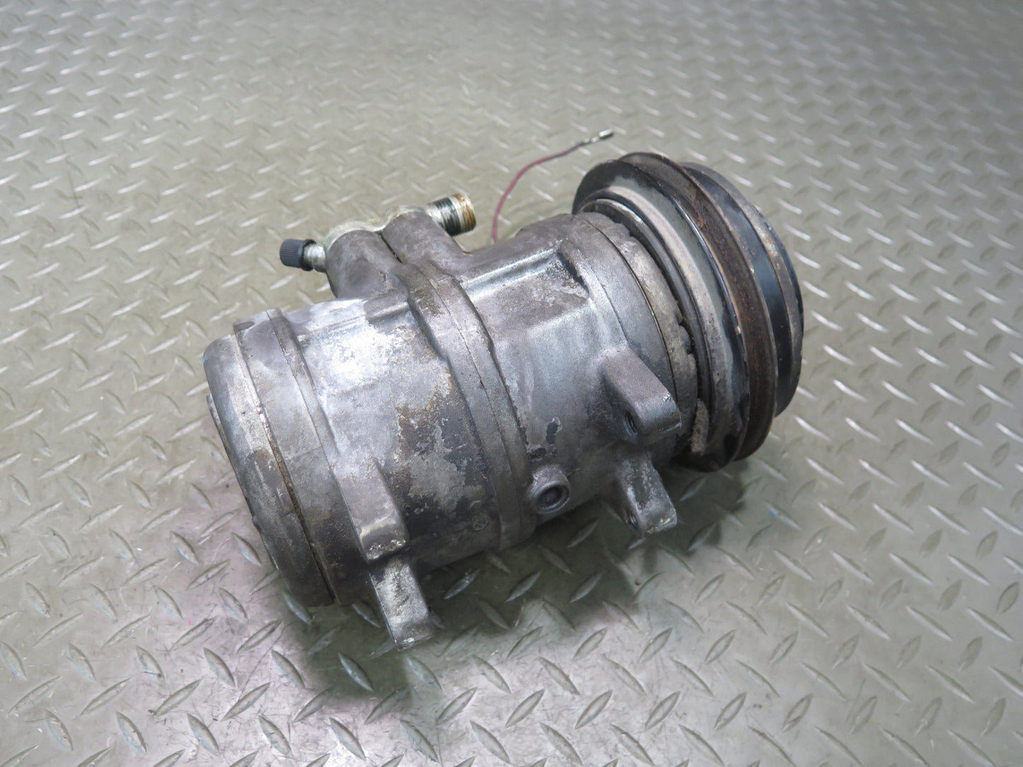 1985-1986 Porsche 928 S 5.0L V8 A/C Air Conditioning Compressor Pump