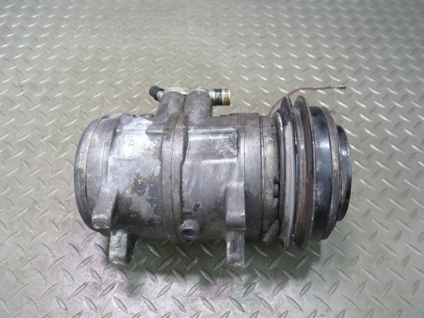 1985-1986 Porsche 928 S 5.0L V8 A/C Air Conditioning Compressor Pump