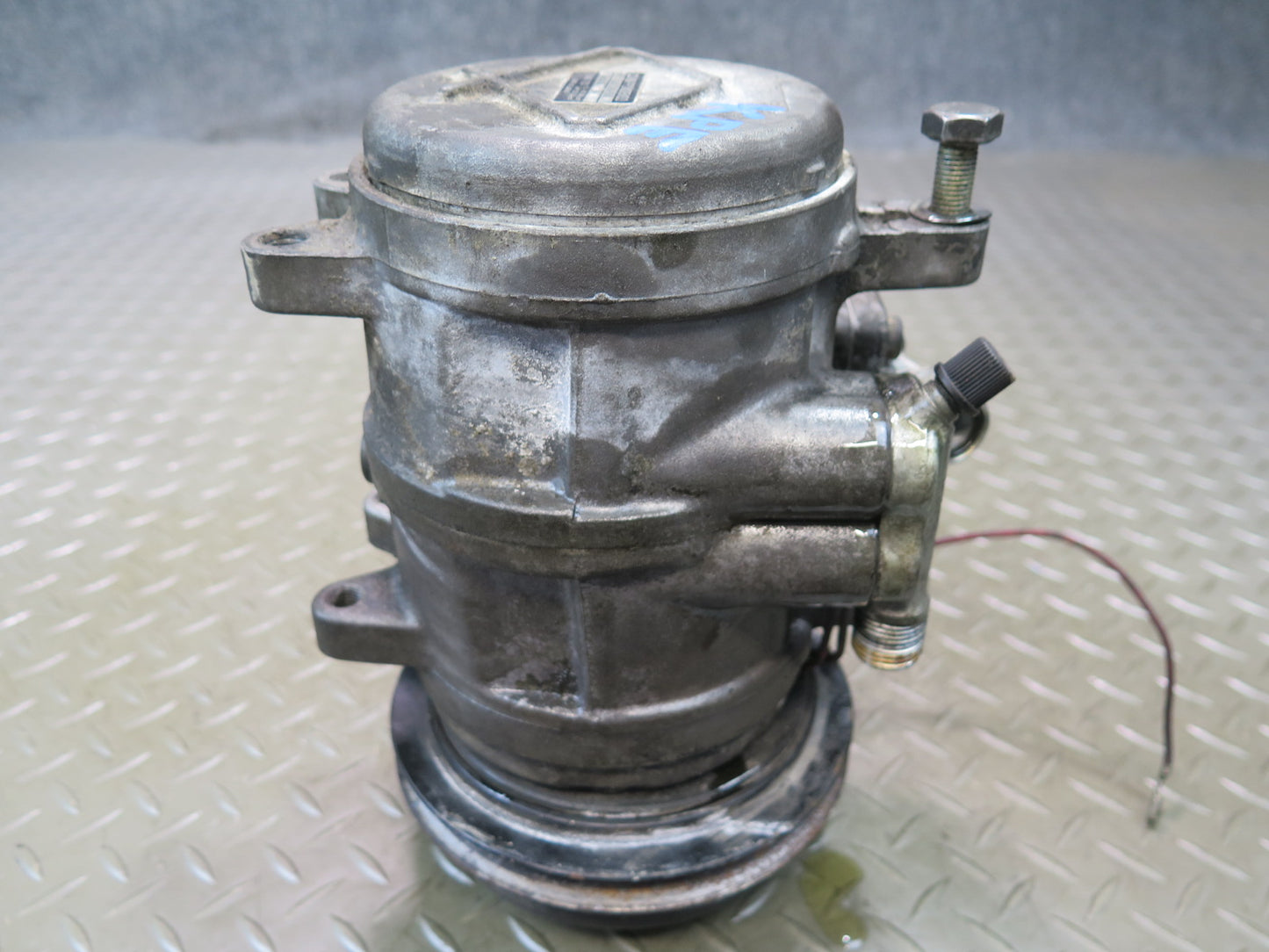 1985-1986 Porsche 928 S 5.0L V8 A/C Air Conditioning Compressor Pump