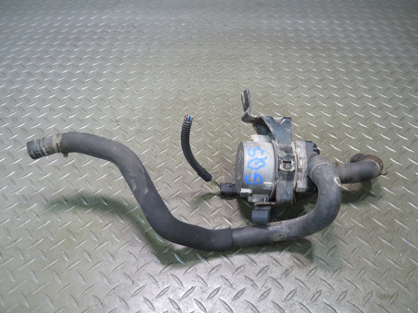 11-15 Audi Q7 4L 3.0L Ctwb Auxiliary Water Pump w Hose 8K0965567 OEM