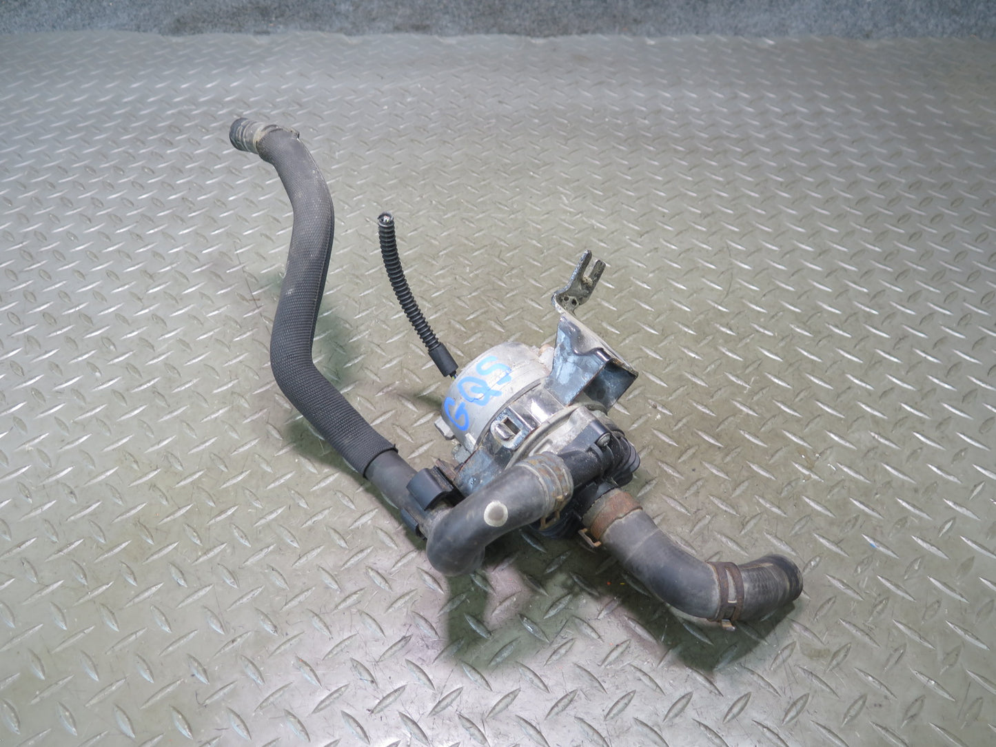 11-15 Audi Q7 4L 3.0L Ctwb Auxiliary Water Pump w Hose 8K0965567 OEM