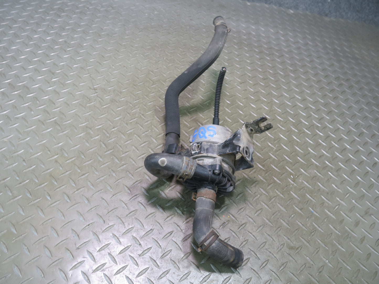 11-15 Audi Q7 4L 3.0L Ctwb Auxiliary Water Pump w Hose 8K0965567 OEM