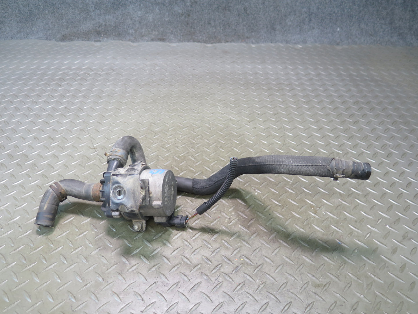 11-15 Audi Q7 4L 3.0L Ctwb Auxiliary Water Pump w Hose 8K0965567 OEM