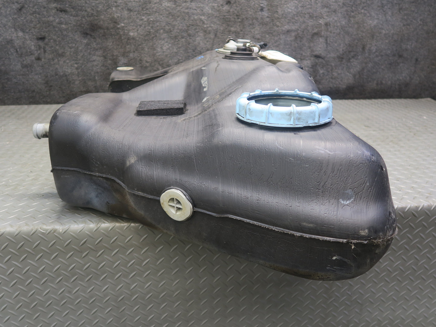 03-05 Ford Thunderbird Gas Fuel Tank Unit OEM