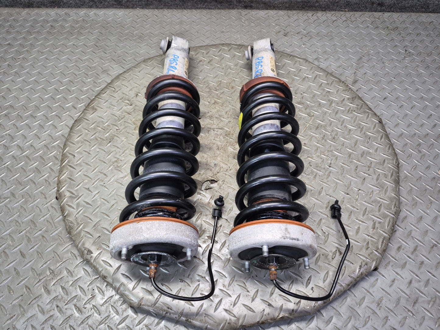2007-2010 BMW E64 M6 Convertible Rear Left & Right Strut Shock Absorber Set of 2