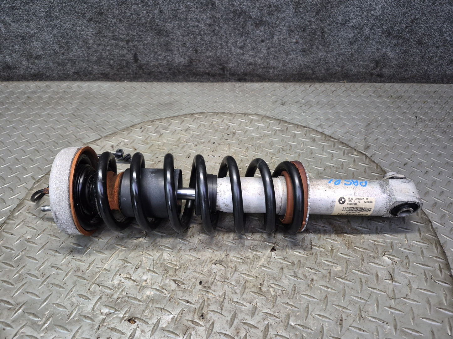 2007-2010 BMW E64 M6 Convertible Rear Left & Right Strut Shock Absorber Set of 2