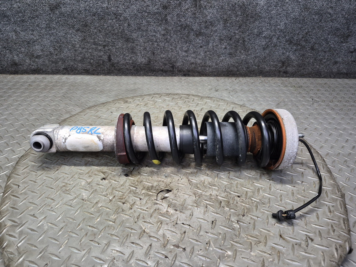 2007-2010 BMW E64 M6 Convertible Rear Left & Right Strut Shock Absorber Set of 2