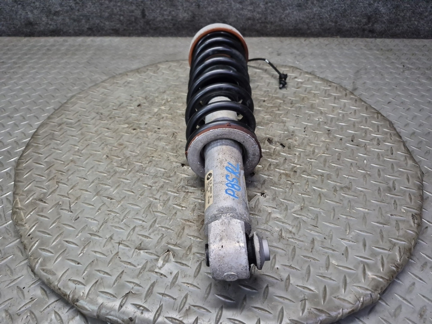 2007-2010 BMW E64 M6 Convertible Rear Left & Right Strut Shock Absorber Set of 2