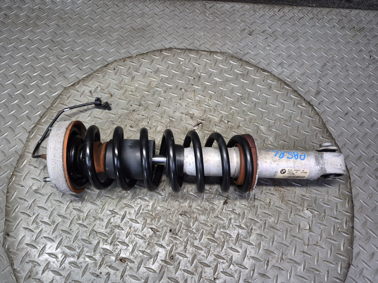 2007-2010 BMW E64 M6 Convertible Rear Left & Right Strut Shock Absorber Set of 2