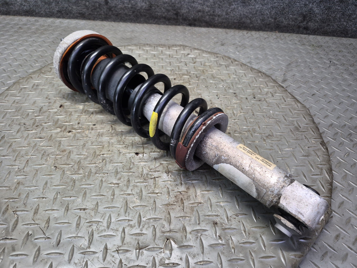 2007-2010 BMW E64 M6 Convertible Rear Left & Right Strut Shock Absorber Set of 2
