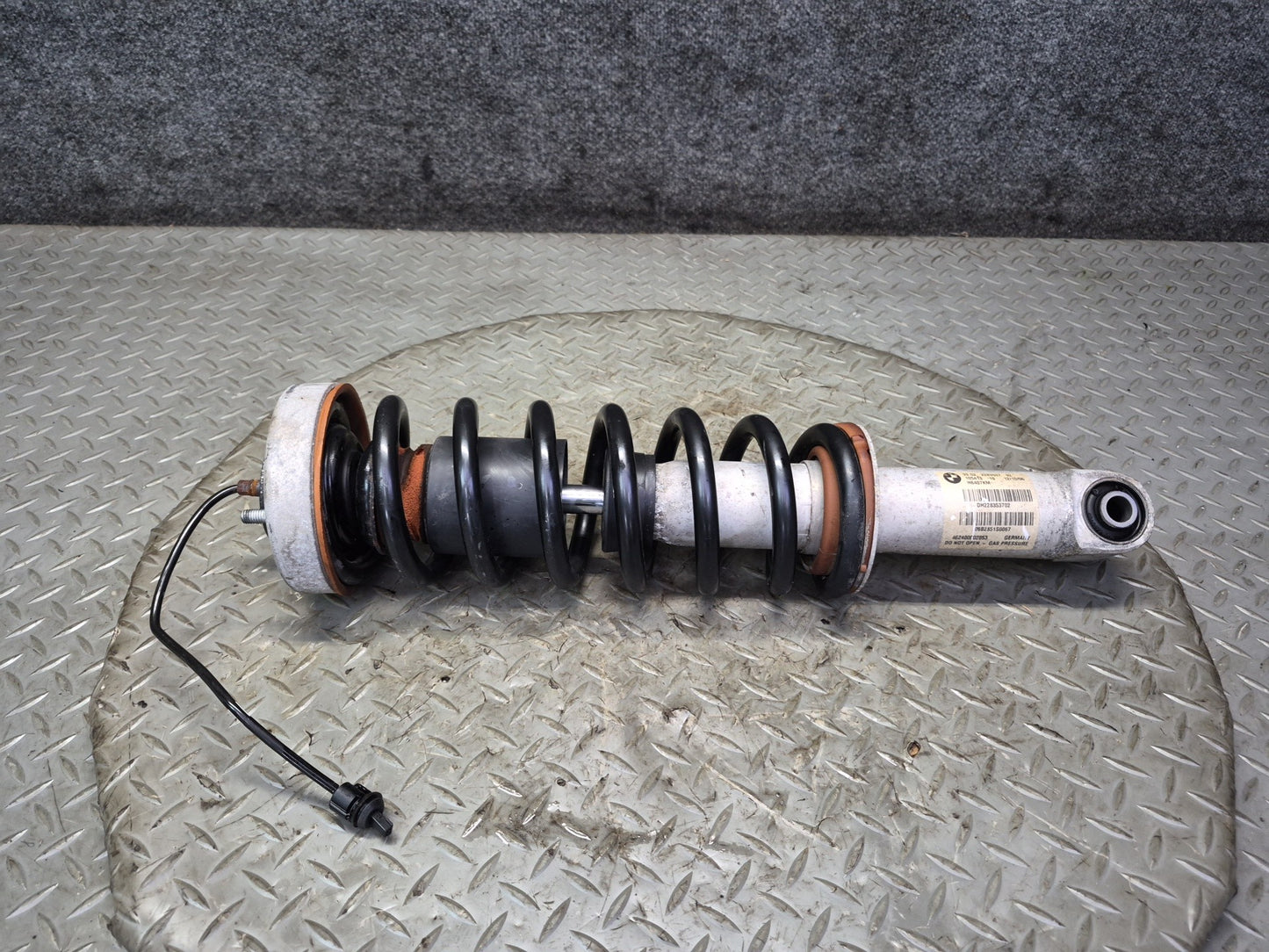2007-2010 BMW E64 M6 Convertible Rear Left & Right Strut Shock Absorber Set of 2