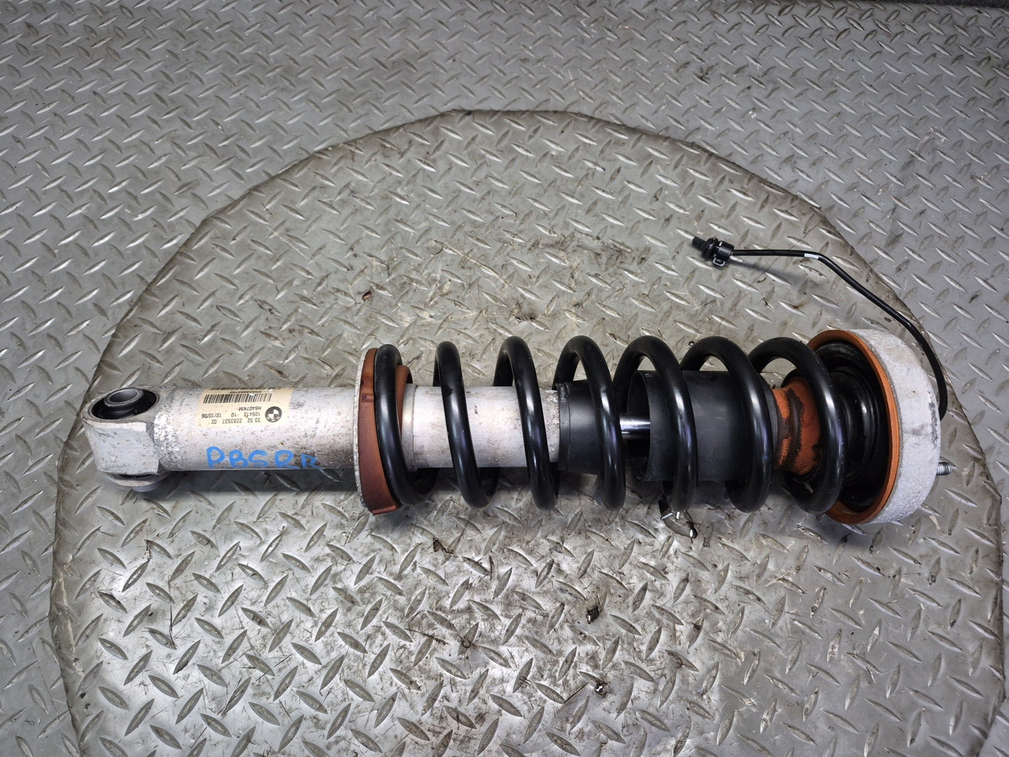 2007-2010 BMW E64 M6 Convertible Rear Left & Right Strut Shock Absorber Set of 2