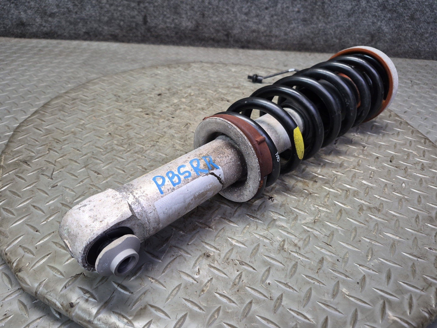 2007-2010 BMW E64 M6 Convertible Rear Left & Right Strut Shock Absorber Set of 2