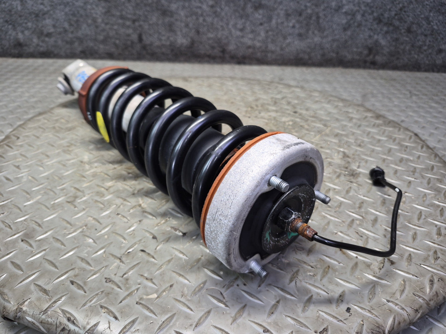 2007-2010 BMW E64 M6 Convertible Rear Left & Right Strut Shock Absorber Set of 2