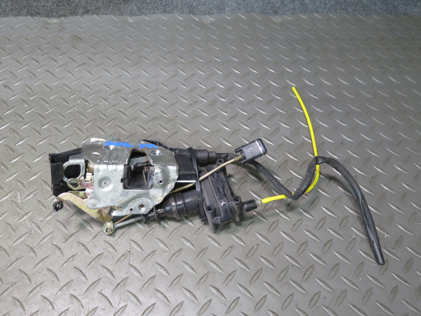94-02 Mercedes R129 SL500 Right Door Lock Latch w Actuator OEM