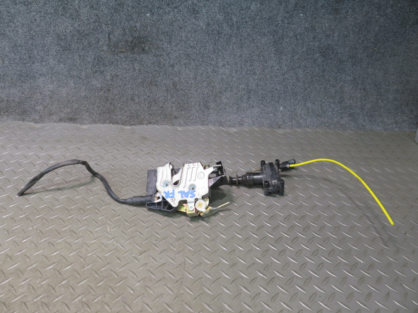 94-02 Mercedes R129 SL500 Right Door Lock Latch w Actuator OEM