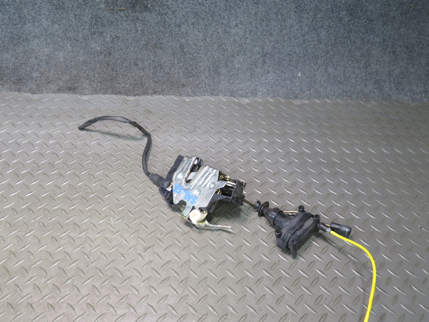 94-02 Mercedes R129 SL500 Right Door Lock Latch w Actuator OEM