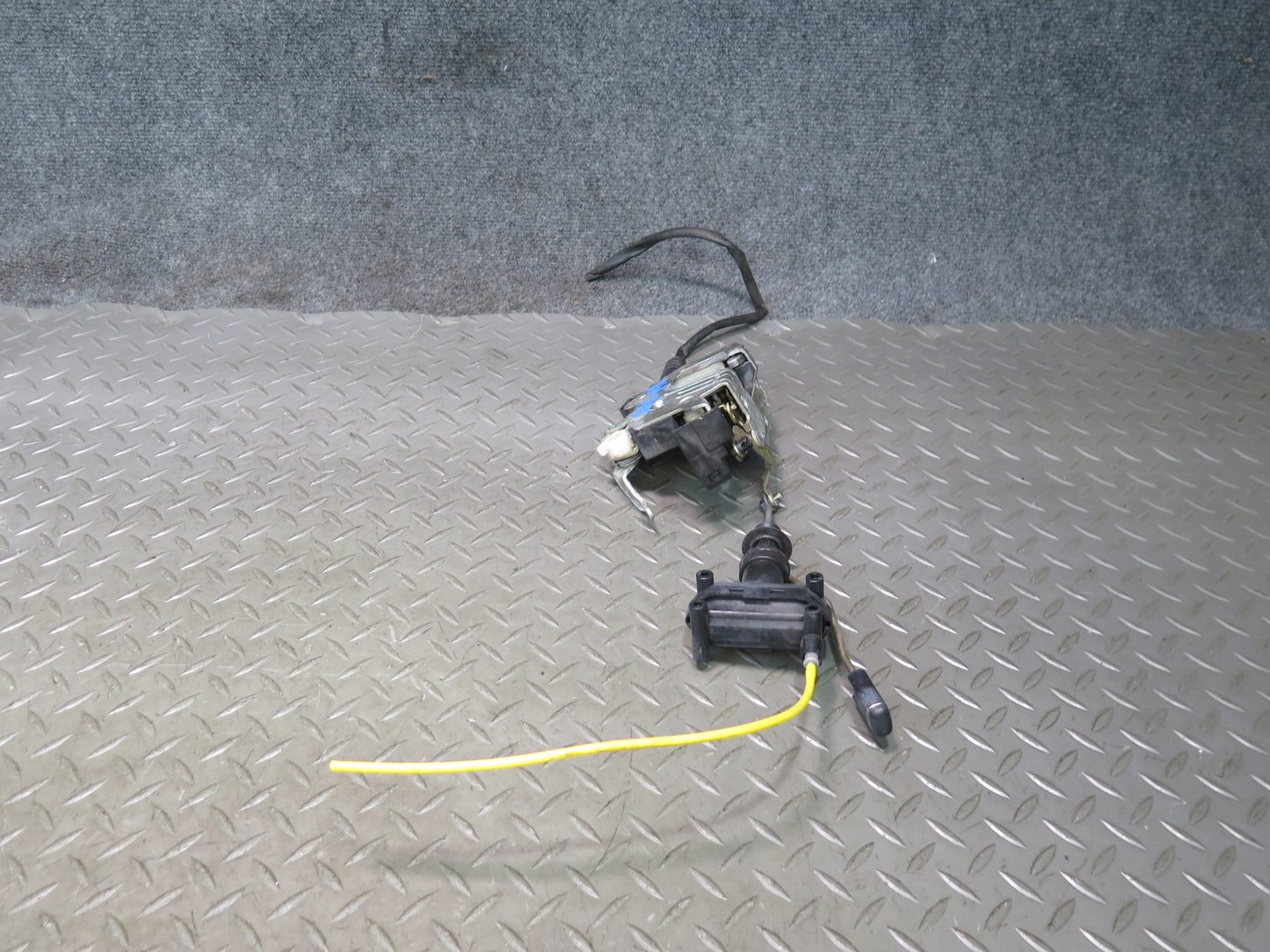 94-02 Mercedes R129 SL500 Right Door Lock Latch w Actuator OEM