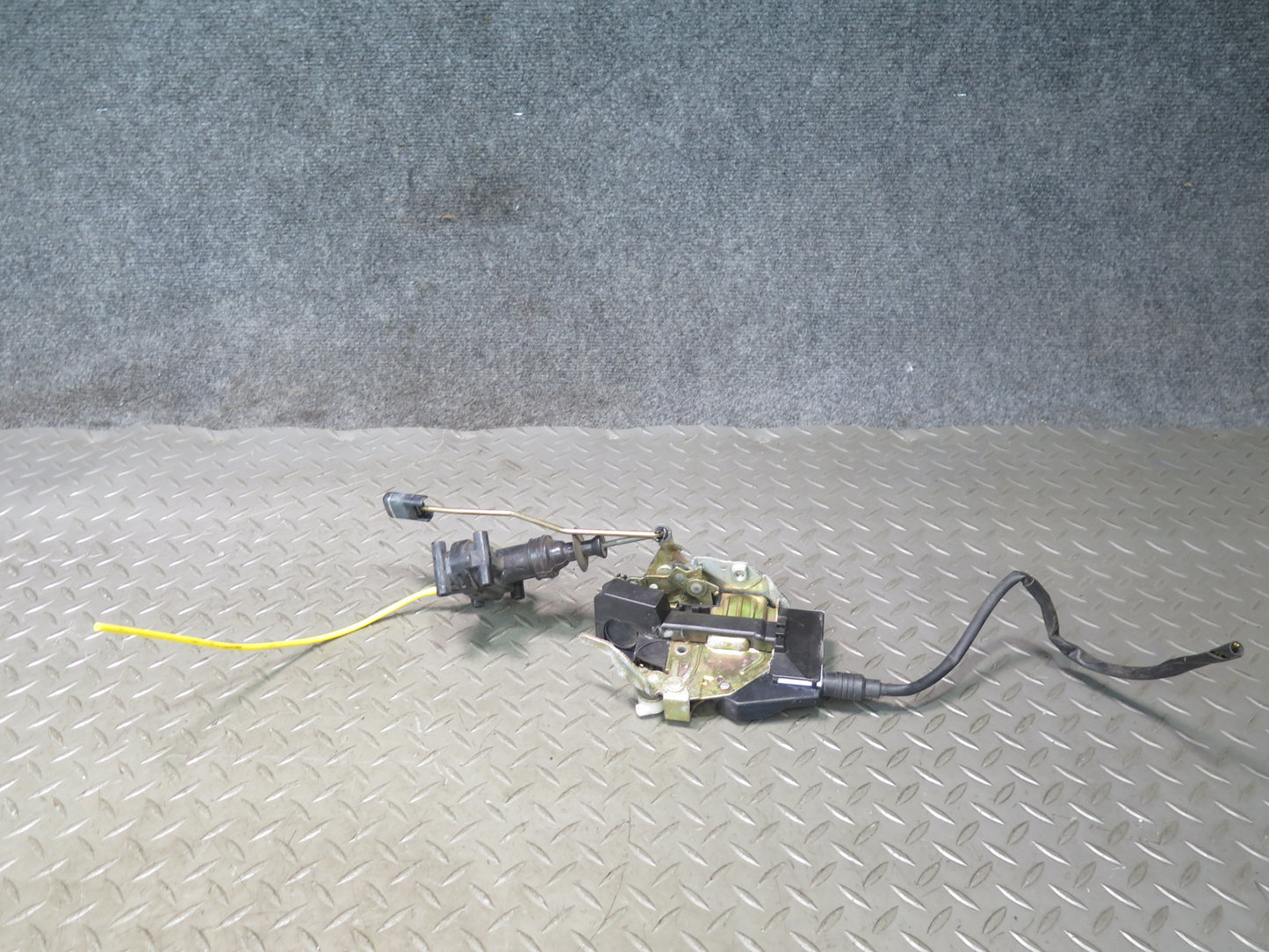 94-02 Mercedes R129 SL500 Right Door Lock Latch w Actuator OEM