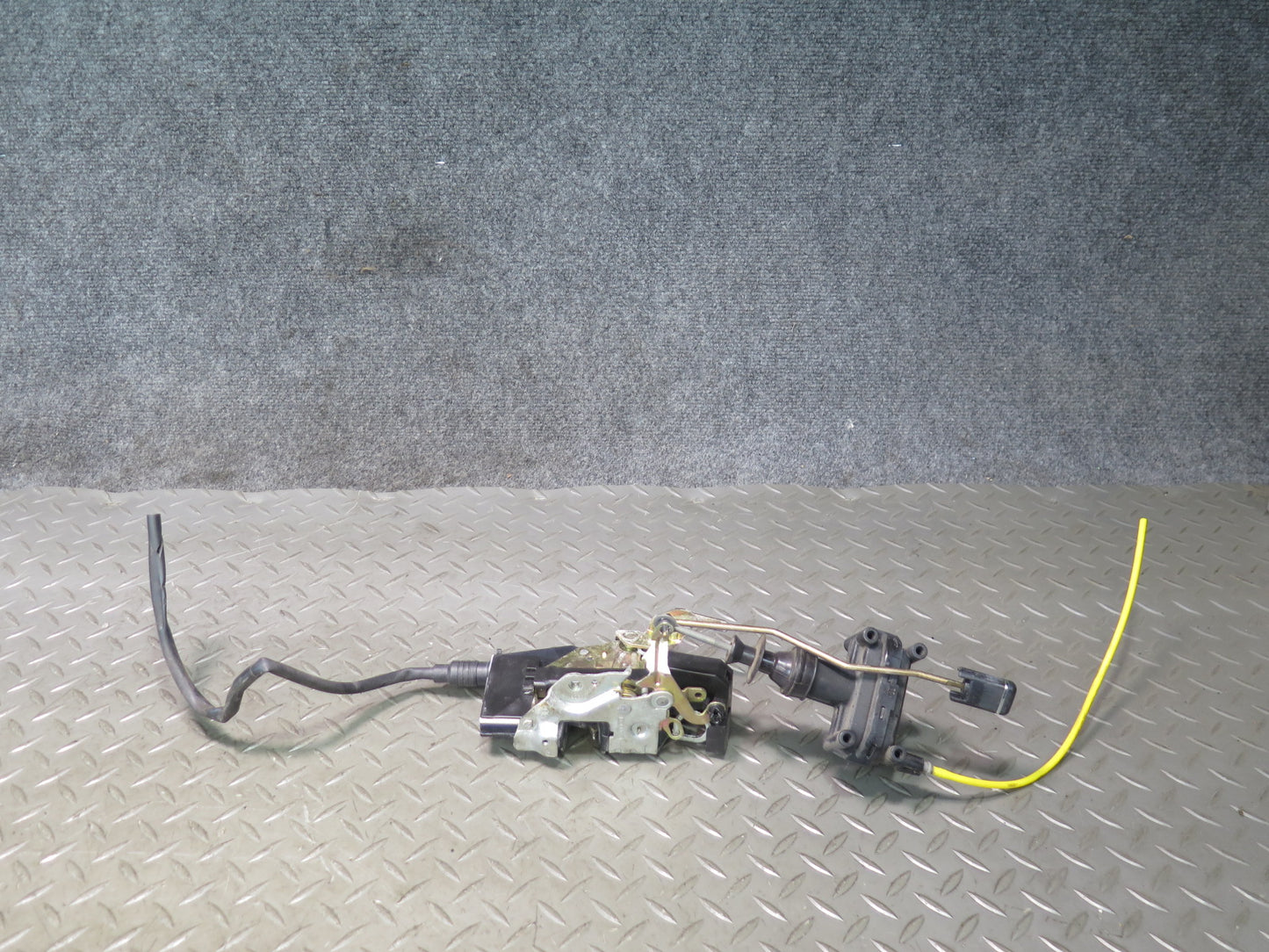 94-02 Mercedes R129 SL500 Right Door Lock Latch w Actuator OEM