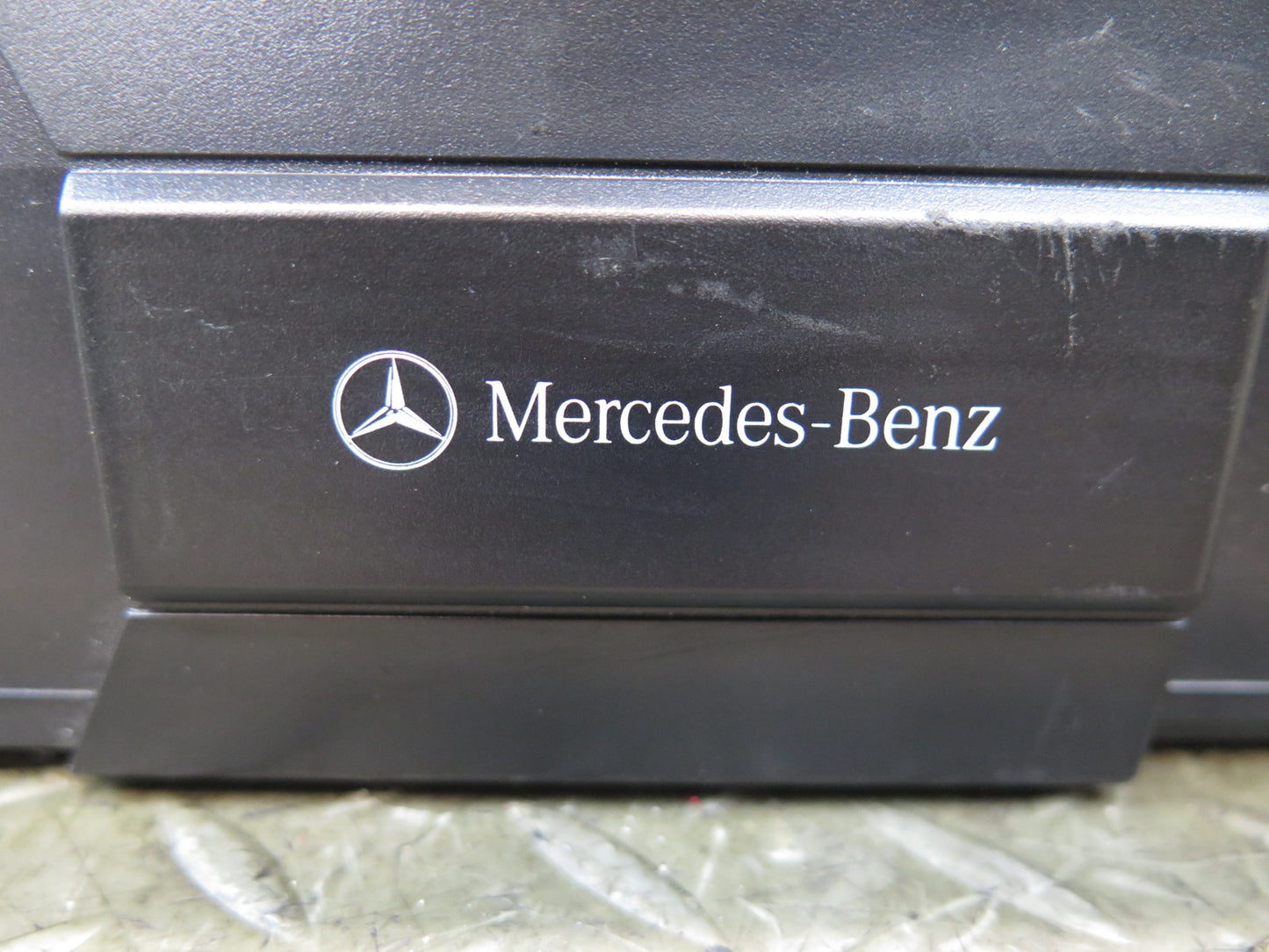 94-02 Mercedes R129 SL CD Changer Player w Magazine 0028207989 OEM