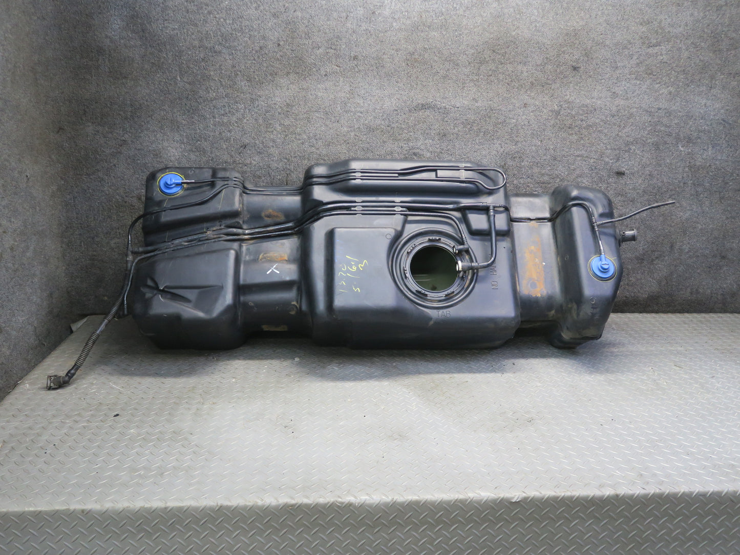 2004-2007 Hummer H2 6.0L Gas Fuel Tank Unit