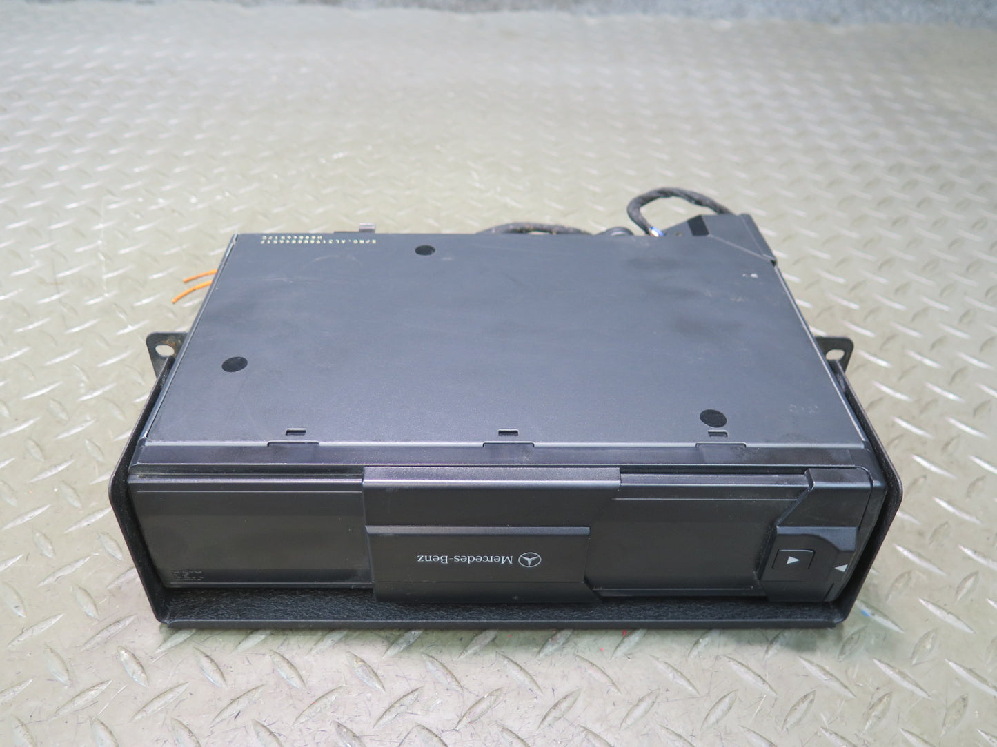 94-02 Mercedes R129 SL CD Changer Player w Magazine 0028207989 OEM