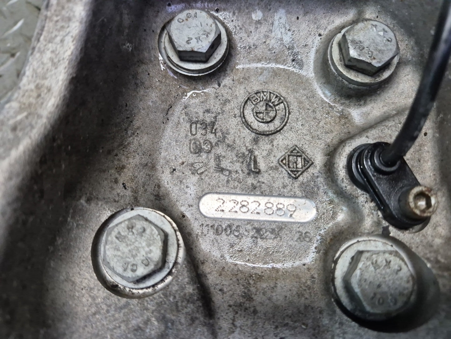 2006-2010 BMW E63 E64 M6 Front Left Side Spindle Knuckle Wheel Hub Bearing