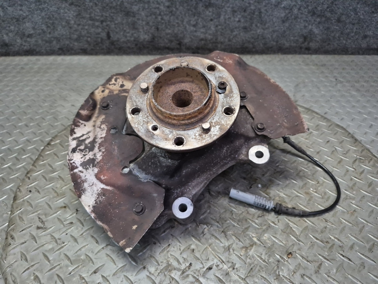 2006-2010 BMW E63 E64 M6 Front Left Side Spindle Knuckle Wheel Hub Bearing