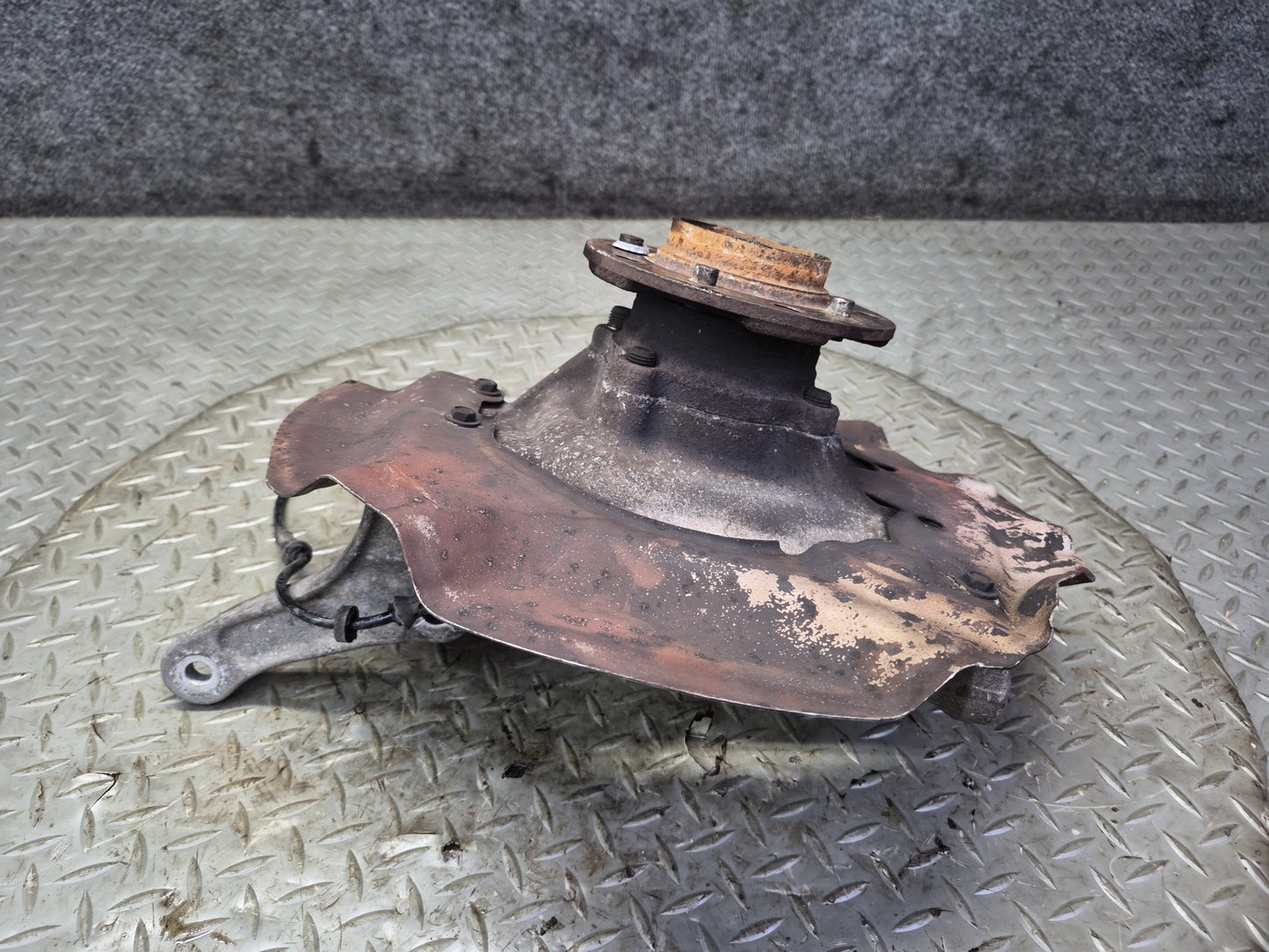 2006-2010 BMW E63 E64 M6 Front Left Side Spindle Knuckle Wheel Hub Bearing