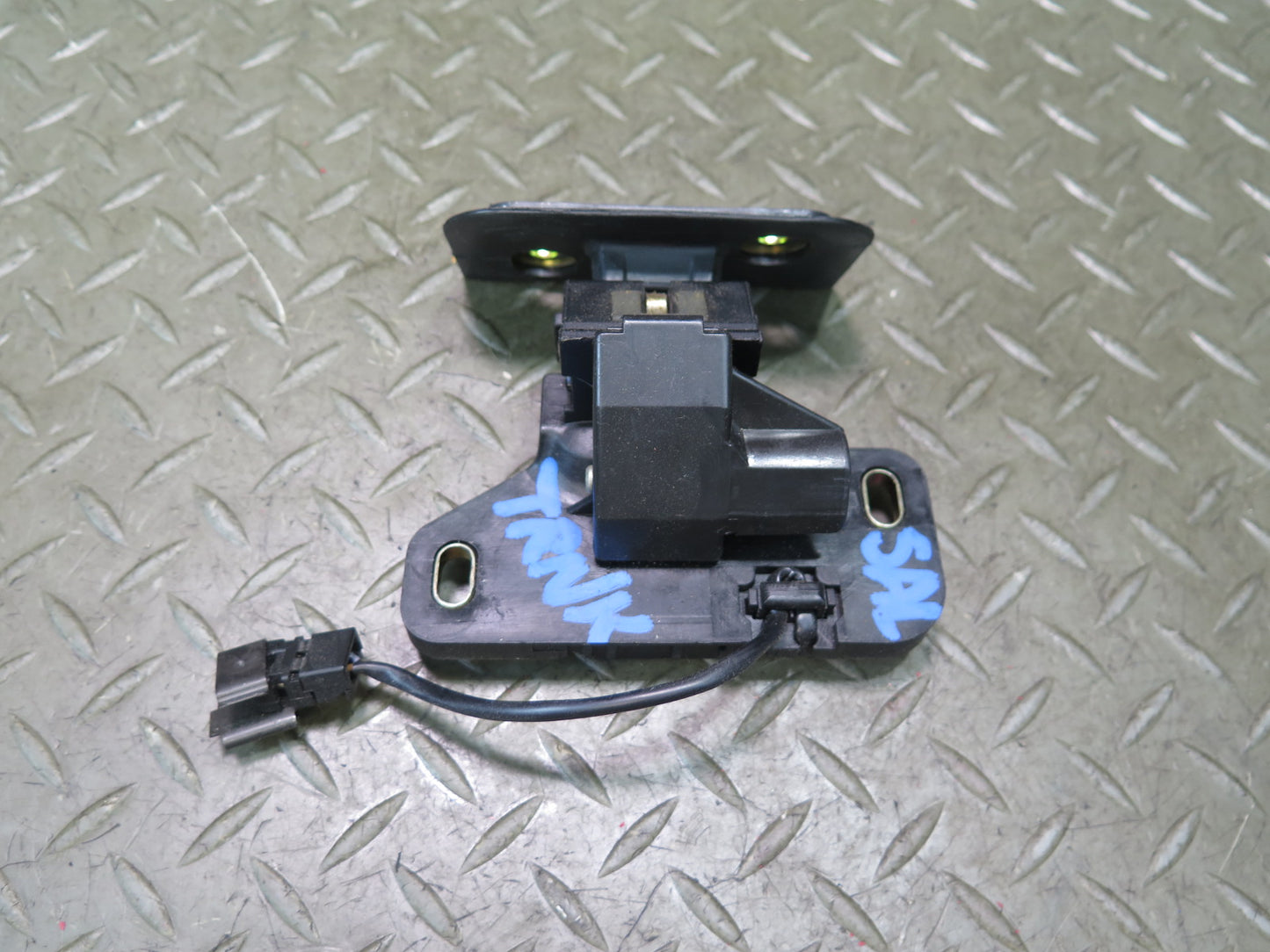 94-02 Mercedes R129 SL500 SL600 Rear Trunk Lock Latch OEM