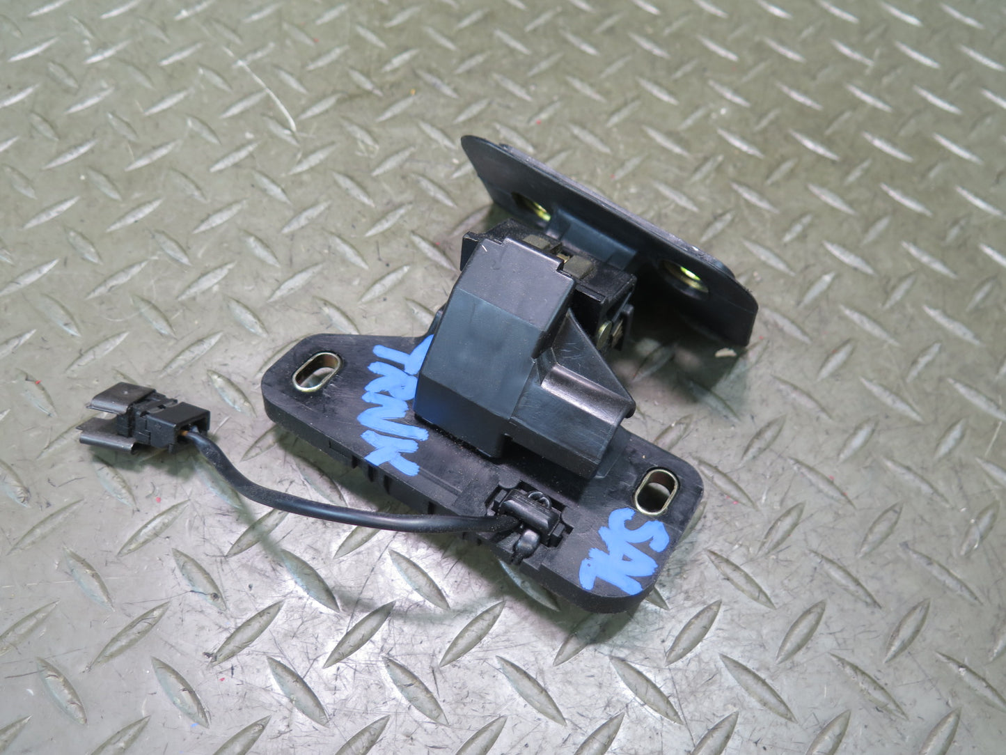 94-02 Mercedes R129 SL500 SL600 Rear Trunk Lock Latch OEM