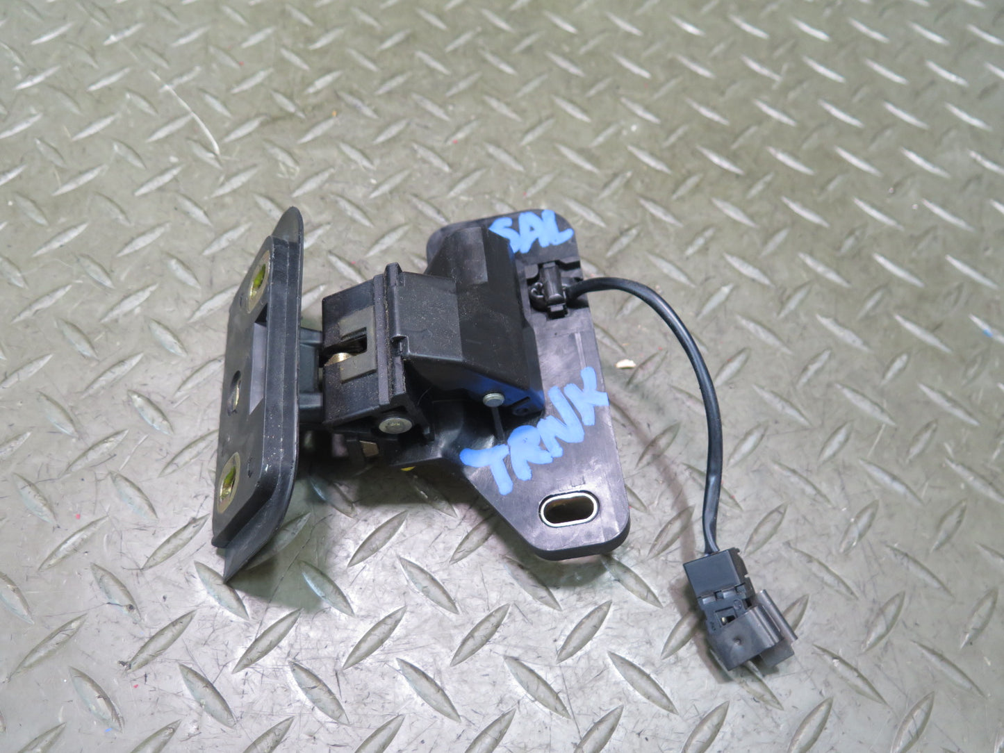 94-02 Mercedes R129 SL500 SL600 Rear Trunk Lock Latch OEM