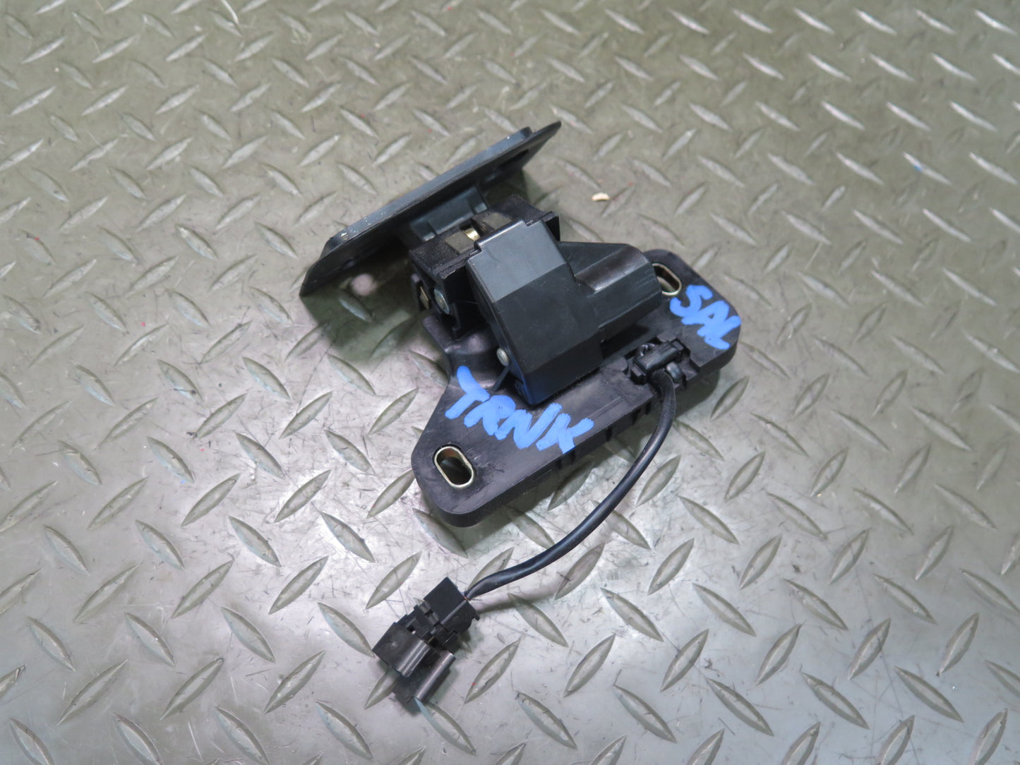 94-02 Mercedes R129 SL500 SL600 Rear Trunk Lock Latch OEM