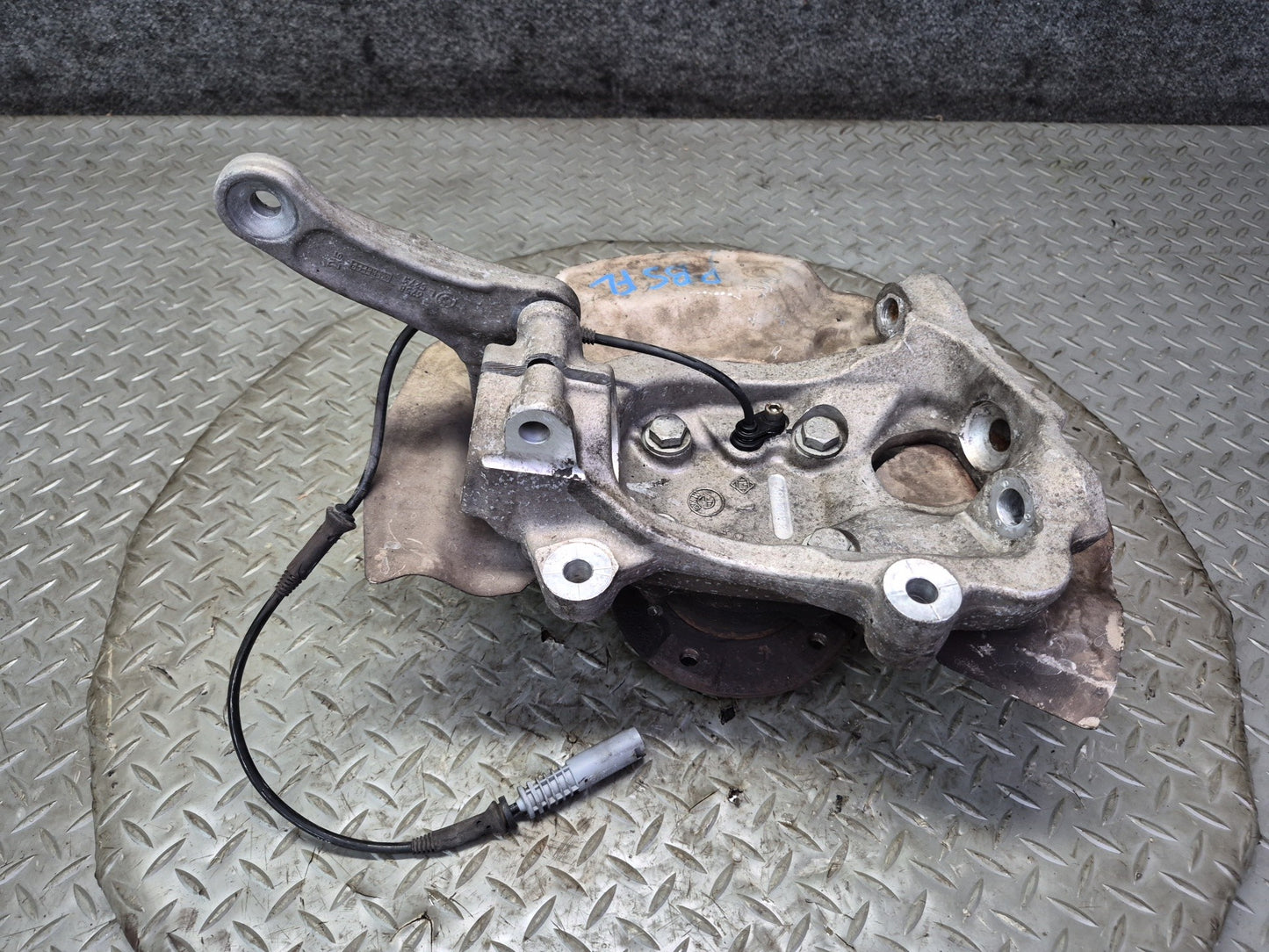 2006-2010 BMW E63 E64 M6 Front Left Side Spindle Knuckle Wheel Hub Bearing