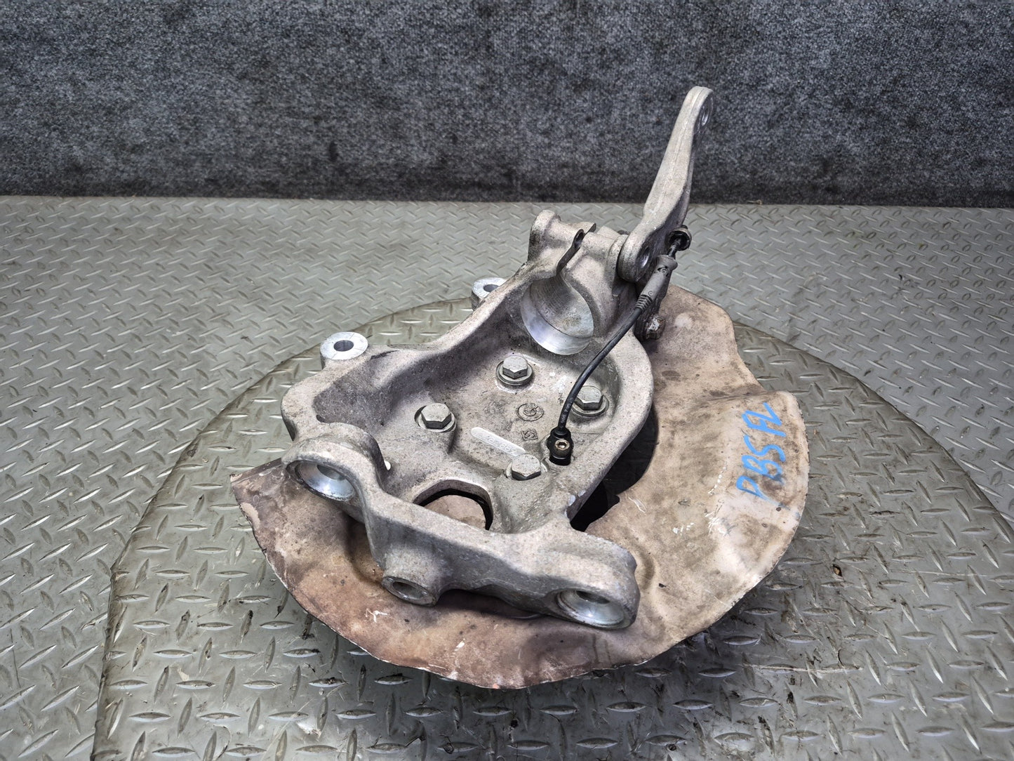 2006-2010 BMW E63 E64 M6 Front Left Side Spindle Knuckle Wheel Hub Bearing