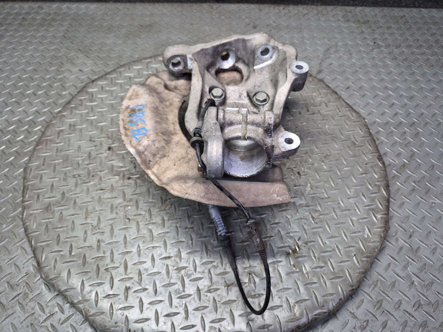 2006-2010 BMW E63 E64 M6 Front Left Side Spindle Knuckle Wheel Hub Bearing