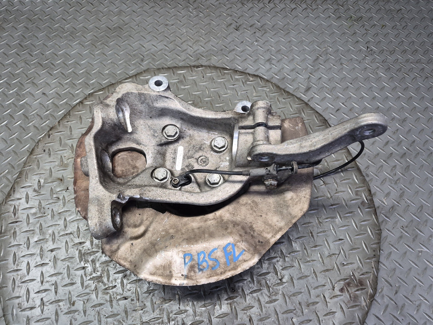 2006-2010 BMW E63 E64 M6 Front Left Side Spindle Knuckle Wheel Hub Bearing