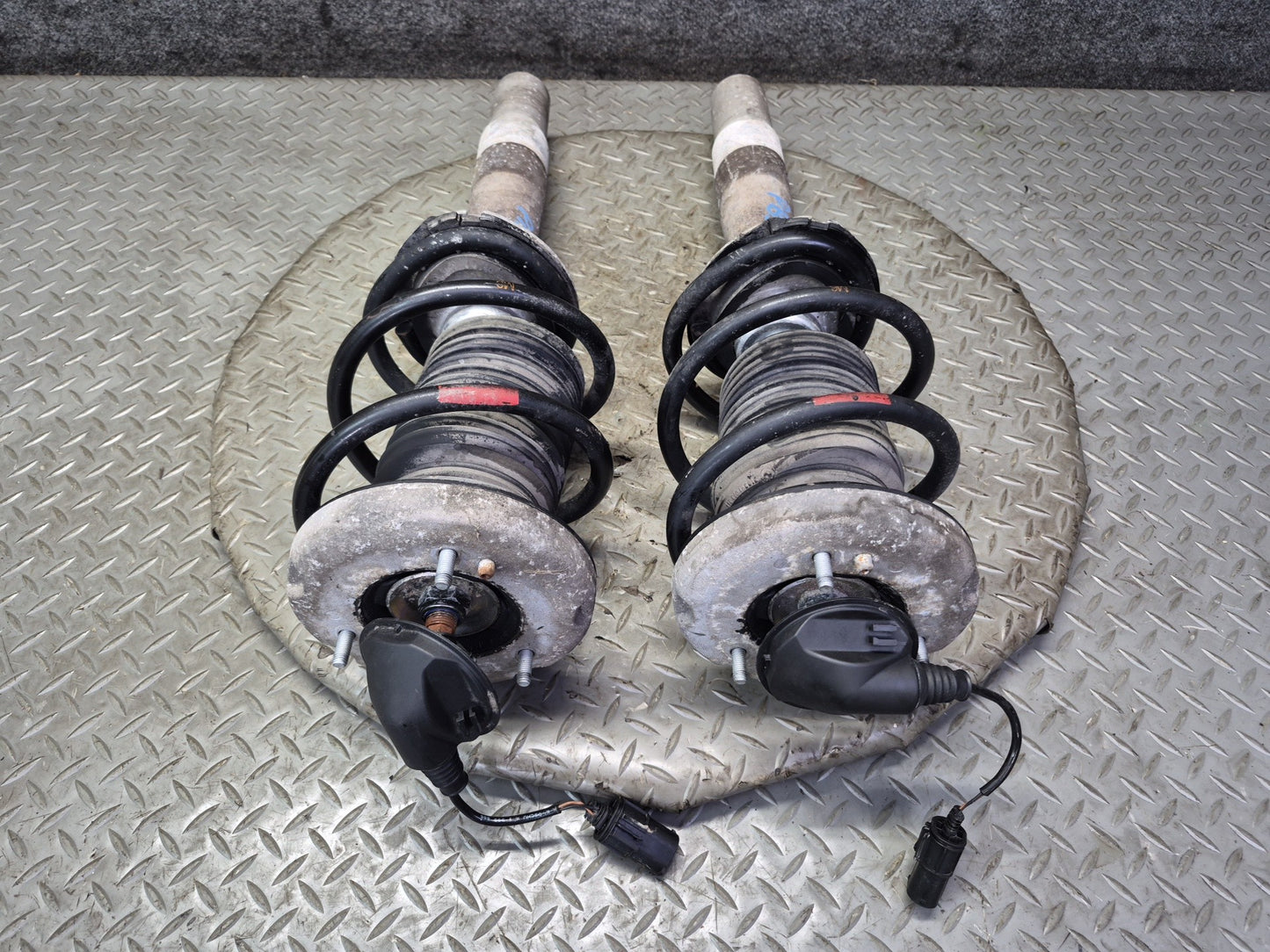 2007-2010 BMW E64 M6 Convertible Front Left & Right Strut Shock Absorber Set