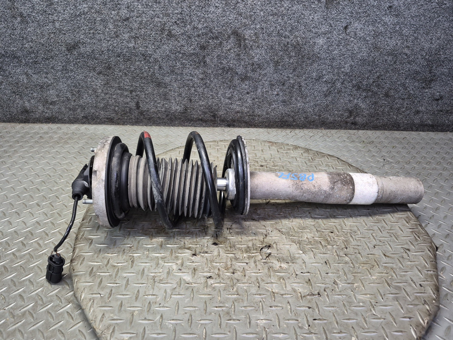 2007-2010 BMW E64 M6 Convertible Front Left & Right Strut Shock Absorber Set