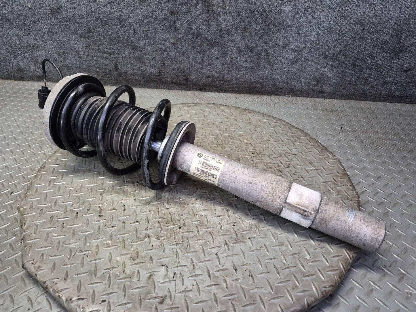 2007-2010 BMW E64 M6 Convertible Front Left & Right Strut Shock Absorber Set